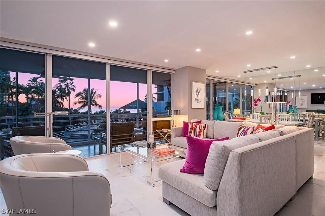 4751 Gulf Shore Blvd. #406, Naples, FL 34103