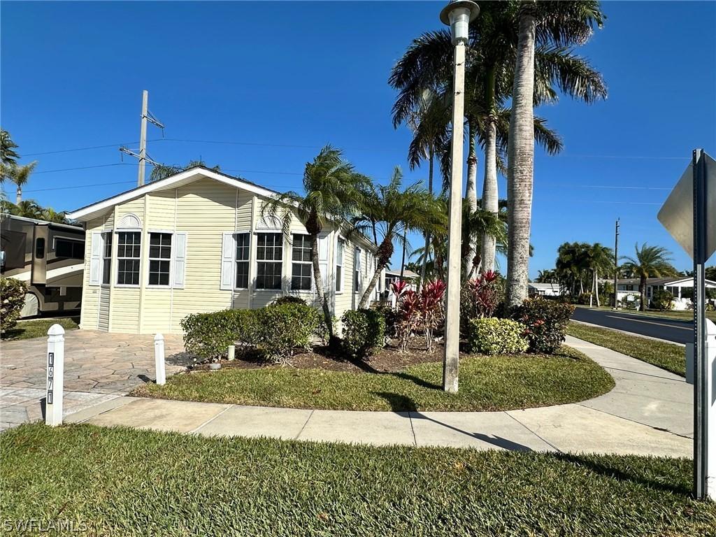 1671 Diamond Lake Cir., Naples, FL 34114