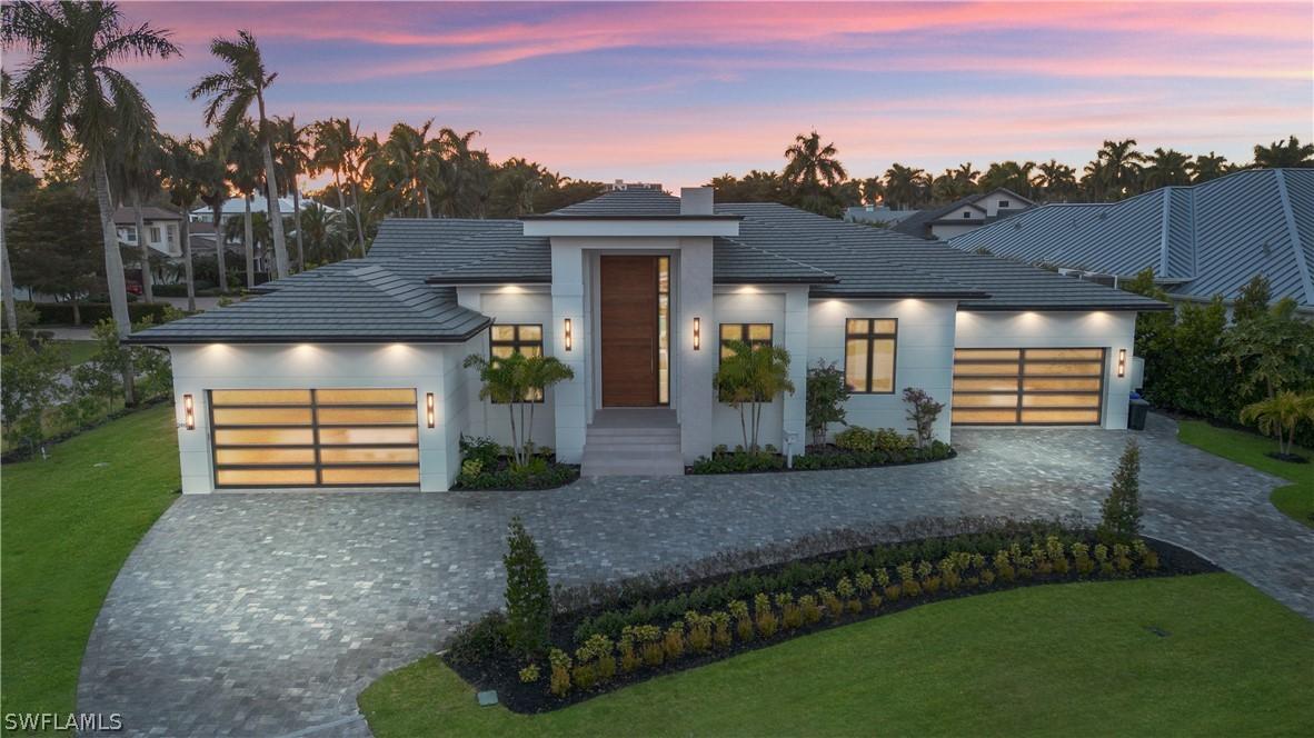 2485 Crayton Rd., Naples, FL 34103