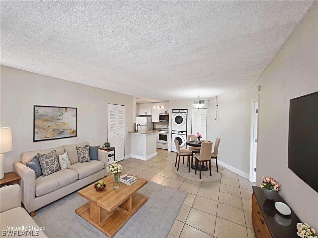 142 Santa Clara Dr. #5, Naples, FL 34104