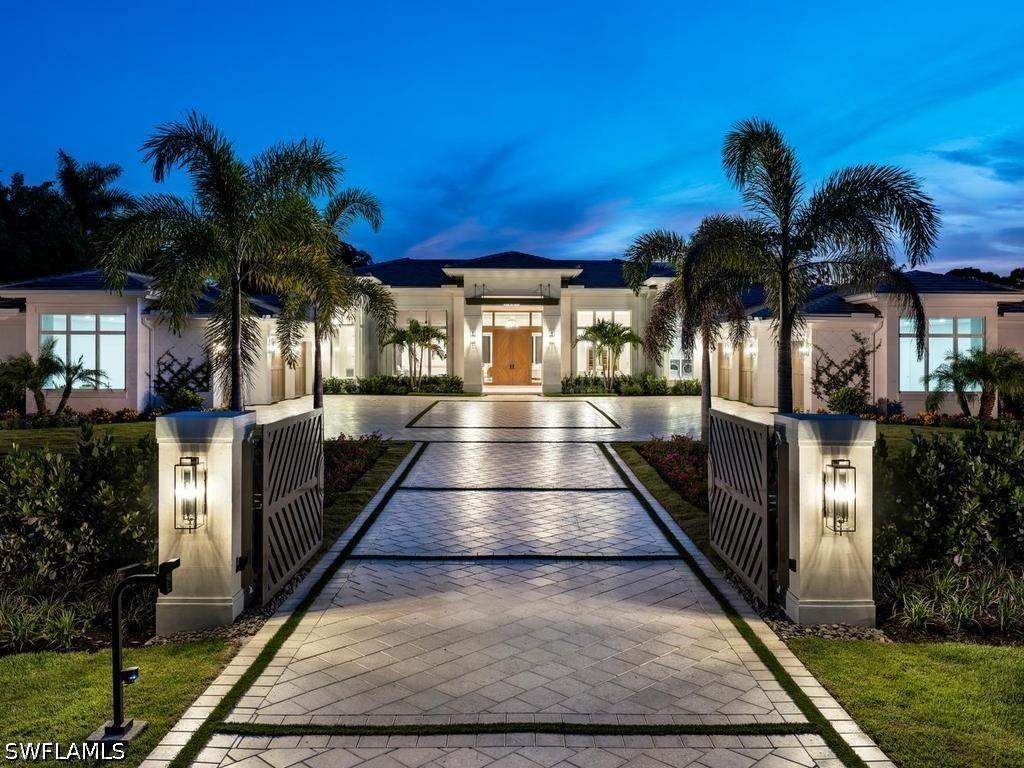 601 Carica Rd., Naples, FL 34108
