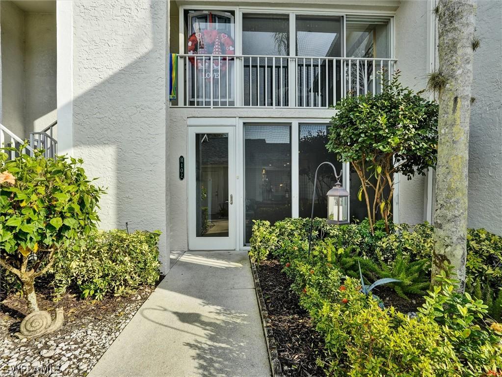 458 S Country Hollow Ct. #H102, Naples, FL 34104