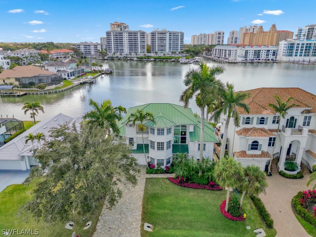 390 Oak Ave., Naples, FL 34108