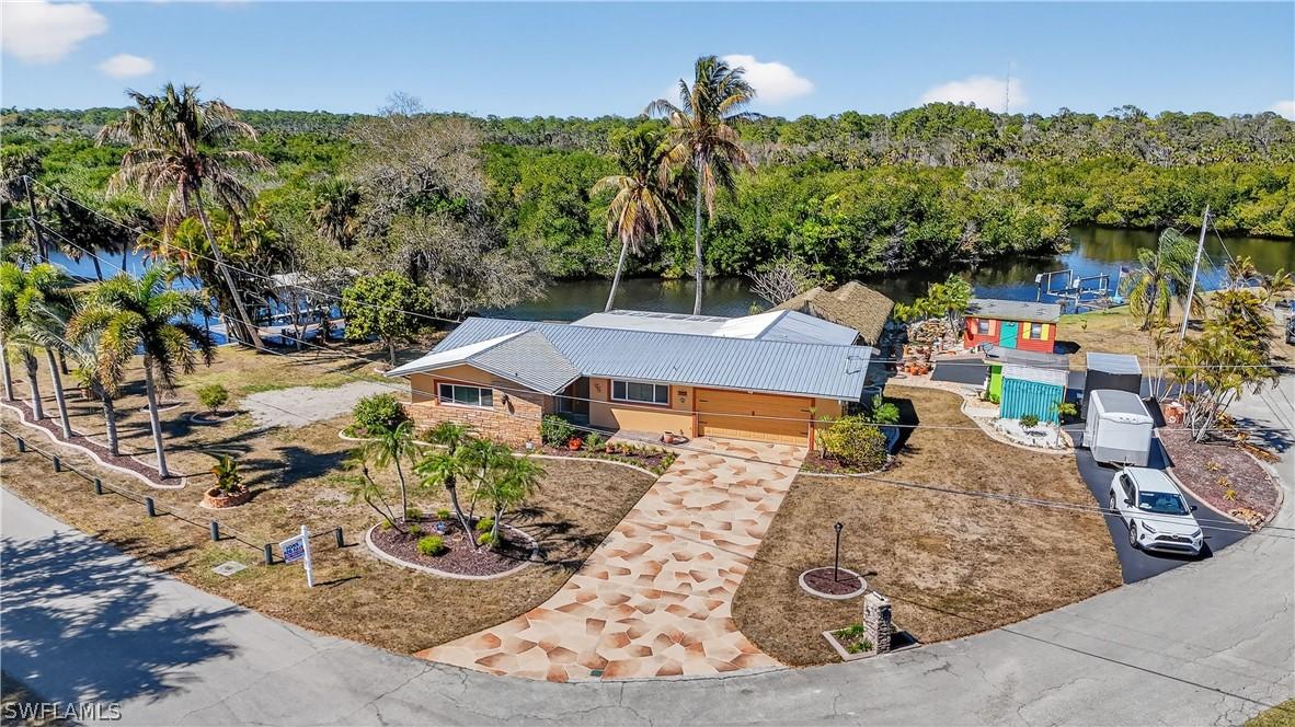 1324 Thompson St., North Fort Myers, FL 33903