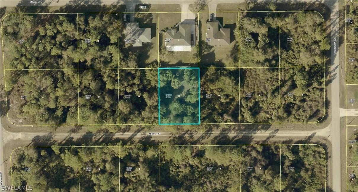 915 Abbey St., Lehigh Acres, FL 33974