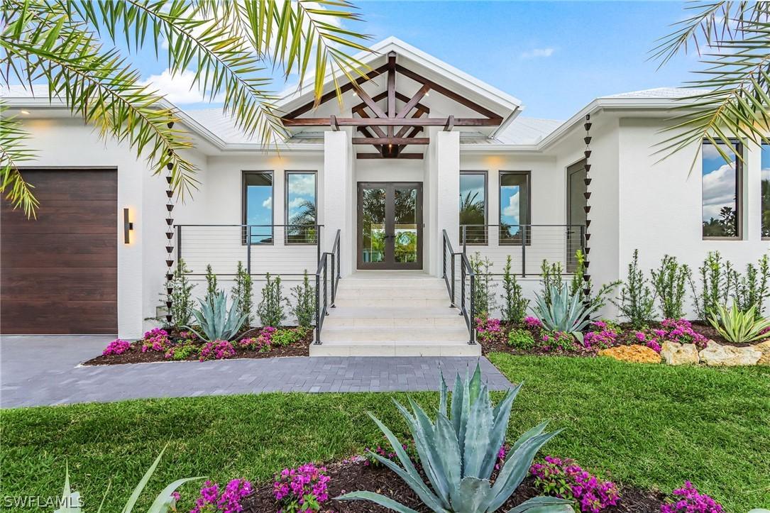 2393 Longboat Dr., Naples, FL 34104