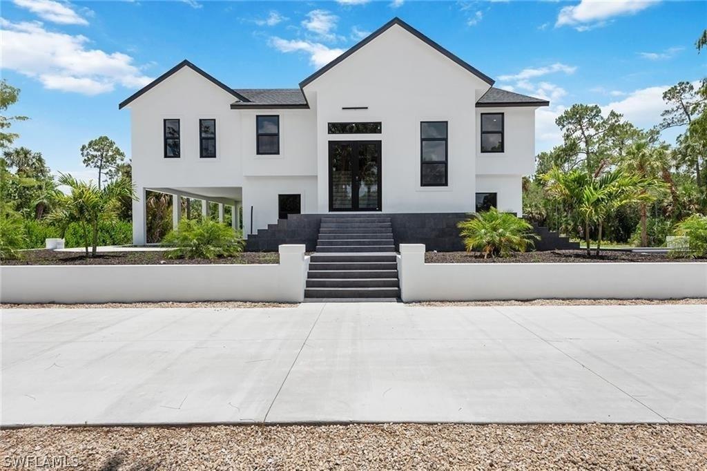 240 33rd Ave., Naples, FL 34120