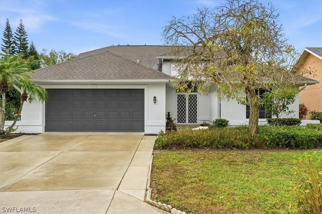 727 Warwick Pl., Naples, FL 34104