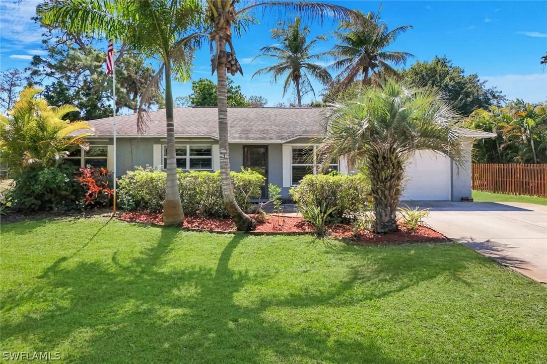 5290 Cypress Ln., Naples, FL 34113