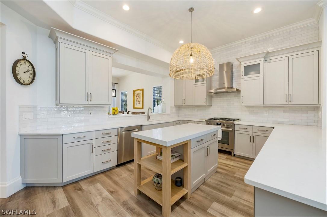 2870 Castillo Ct. #103, Naples, FL 34109