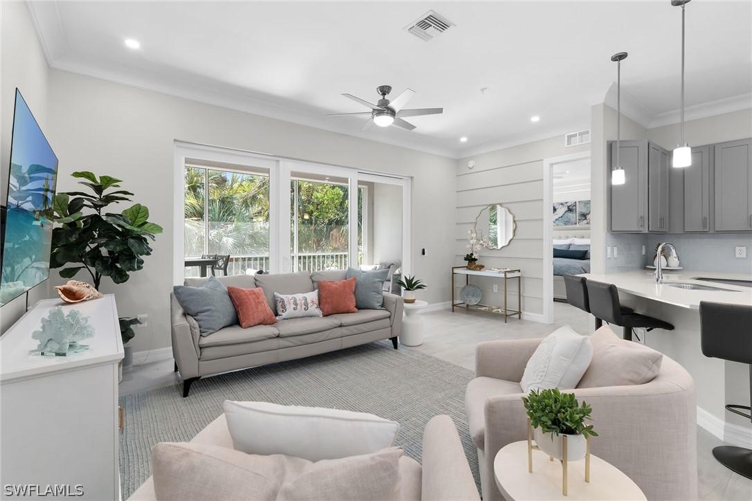 238 Indies Dr. #202, Naples, FL 34114