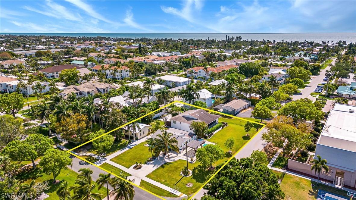 560 9th Ave., Naples, FL 34102