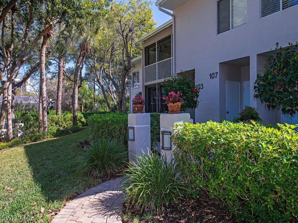5818 Glencove Dr. #103, Naples, FL 34108
