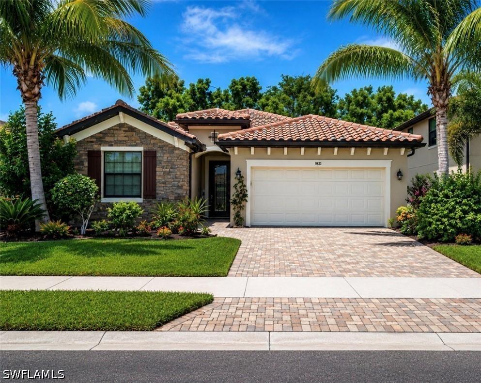 9431 Foxglove Ln., Naples, FL 34120