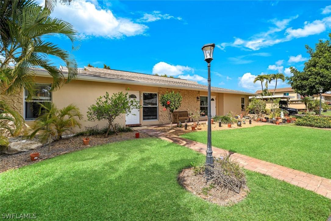 561 Palm View Dr. #16, Naples, FL 34110