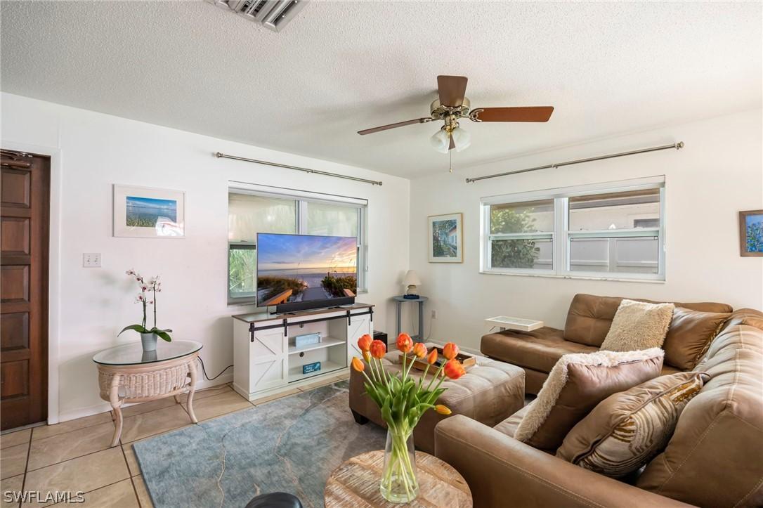 793 91st Ave., Naples, FL 34108