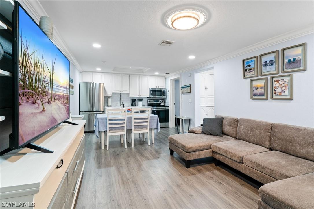 5320 Treetops Dr. #I, Naples, FL 34113