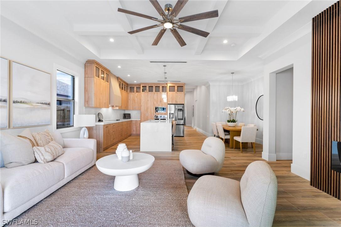 653 107th Ave., Naples, FL 34108