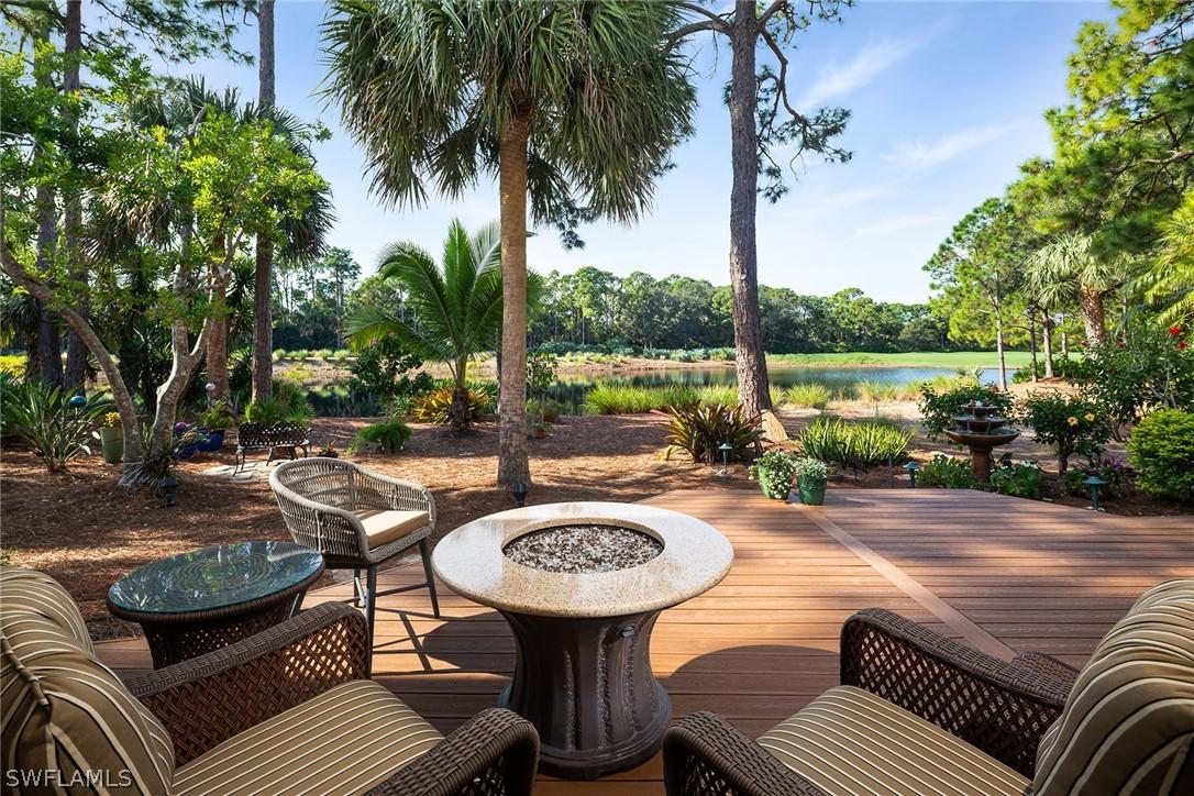 813 Barcarmil Way, Naples, FL 34110