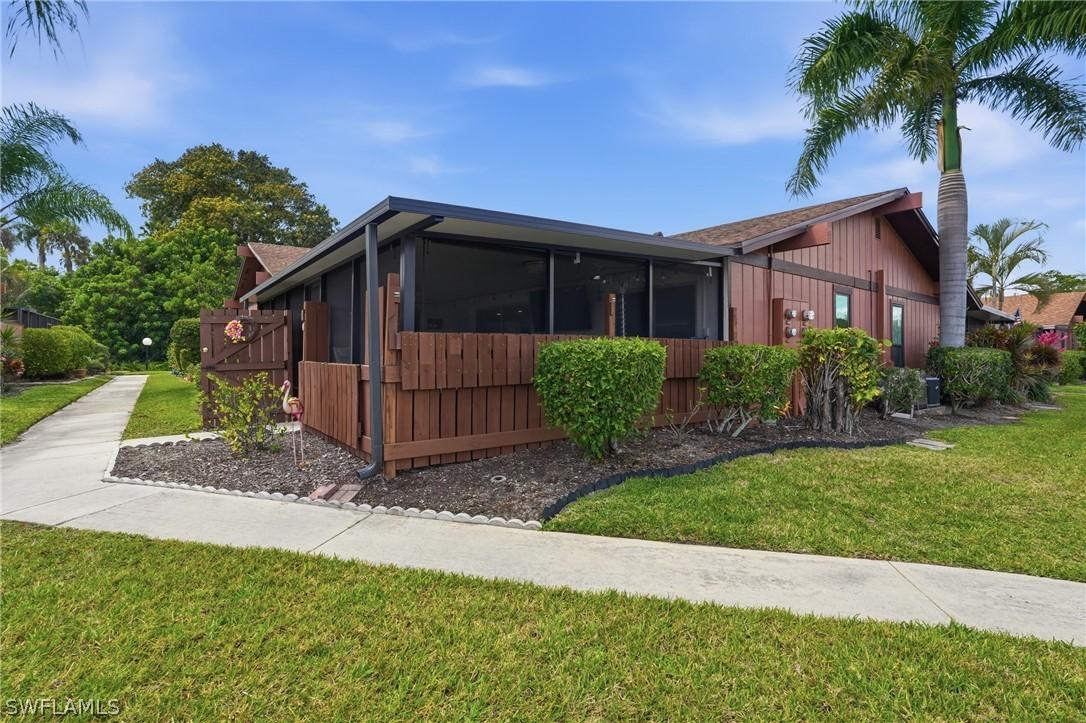 15504 Crystal Lake Dr., North Fort Myers, FL 33917