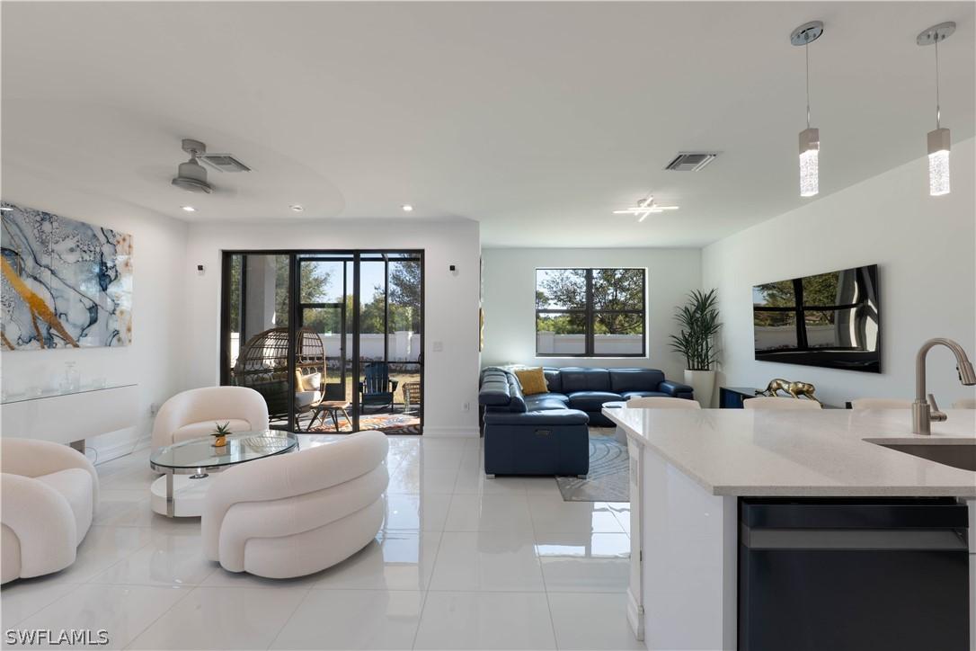 7510 Rockefeller Dr., Naples, FL 34119