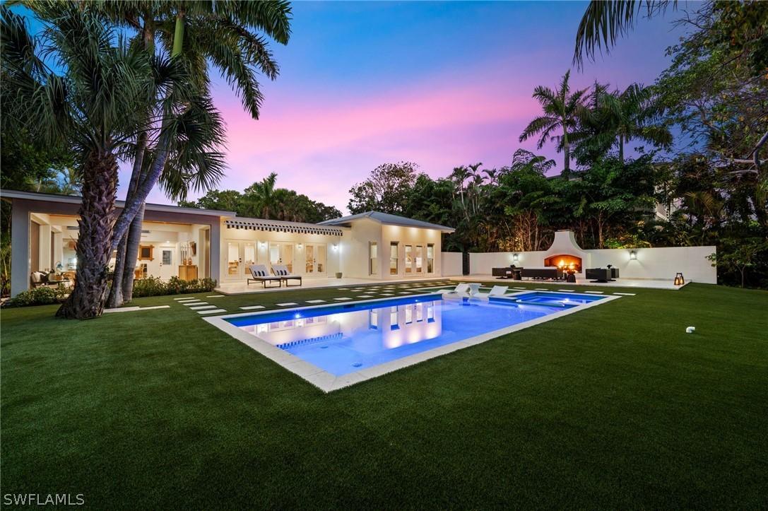 1949 Alamanda Dr., Naples, FL 34102