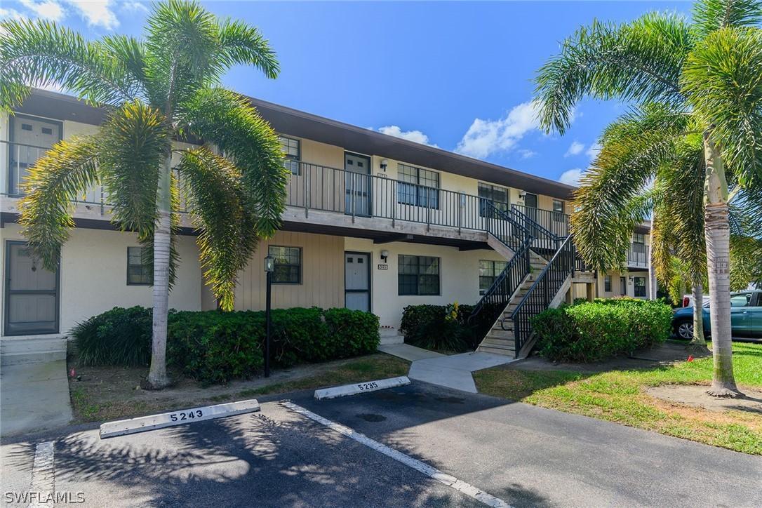 5245 Treetops Dr., Naples, FL 34113