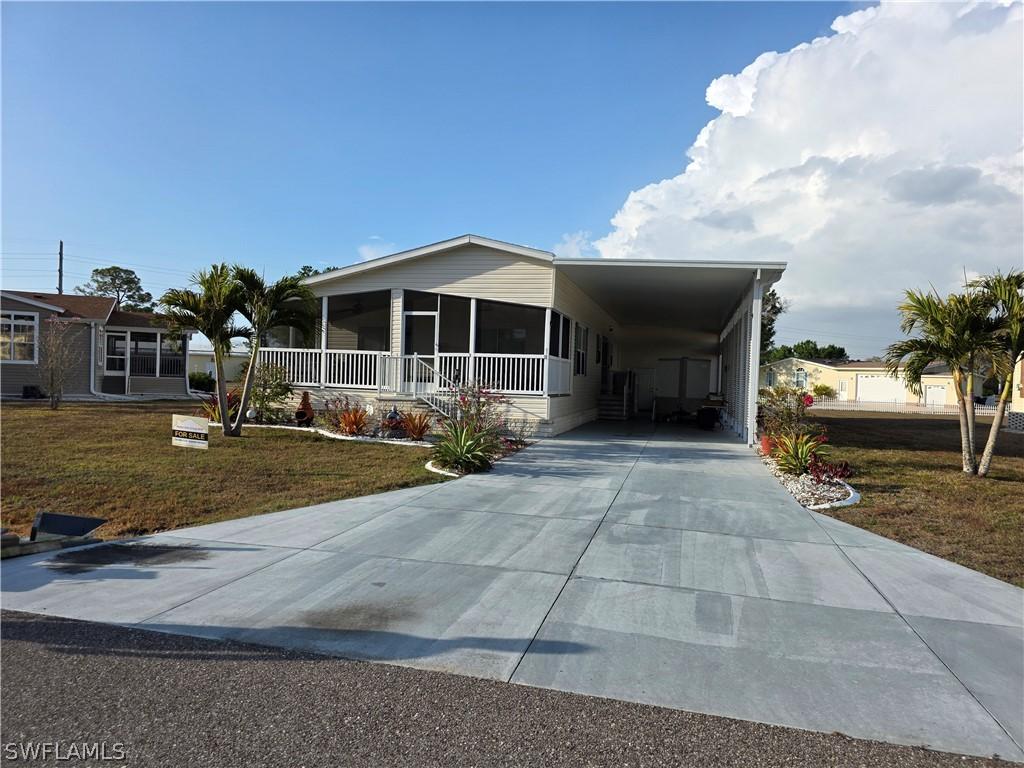 9777 Creekwood Ln., Fort Myers, FL 33905