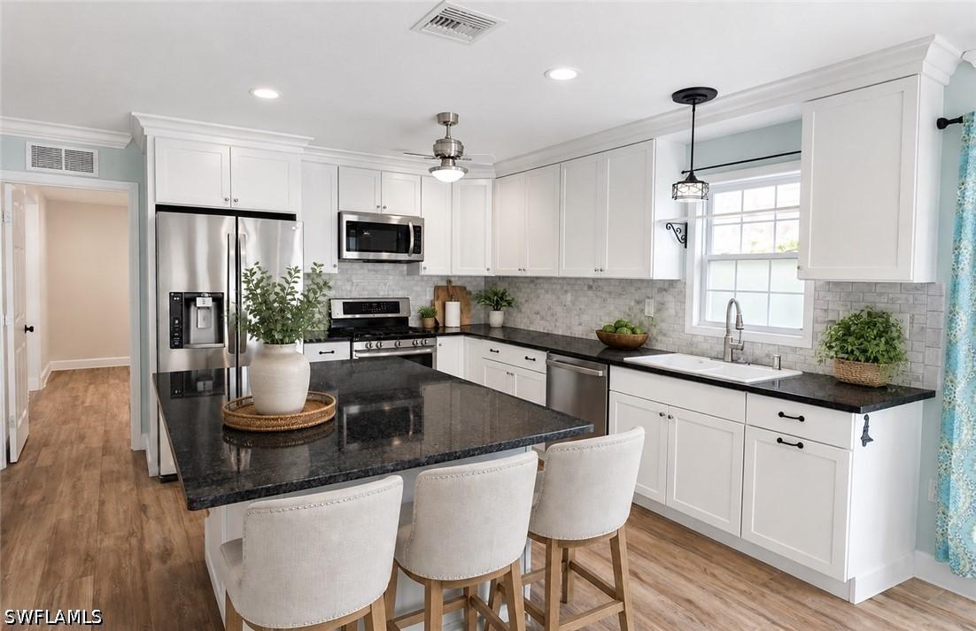 122 Leawood Cir., Naples, FL 34104