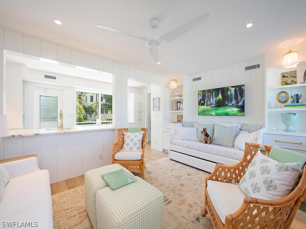 299 8th Ave. #299B, Naples, FL 34102