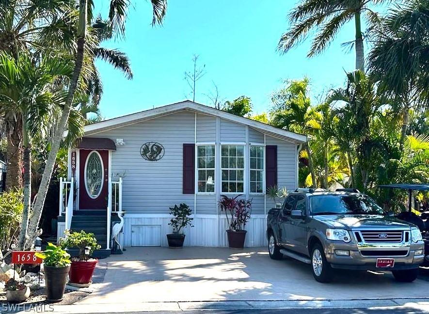 1658 Diamond Lake Cir., Naples, FL 34114