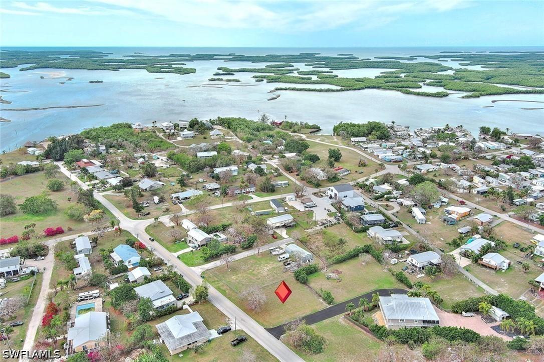 261 Smallwood Dr., Chokoloskee, FL 34138