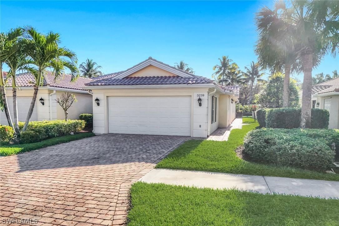3239 Barbados Ln., Naples, FL 34119
