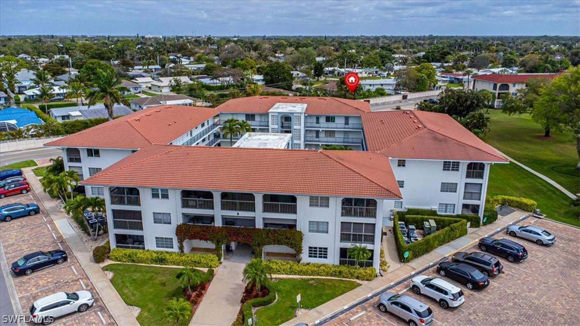 5 High Point Cir. #308, Naples, FL 34103