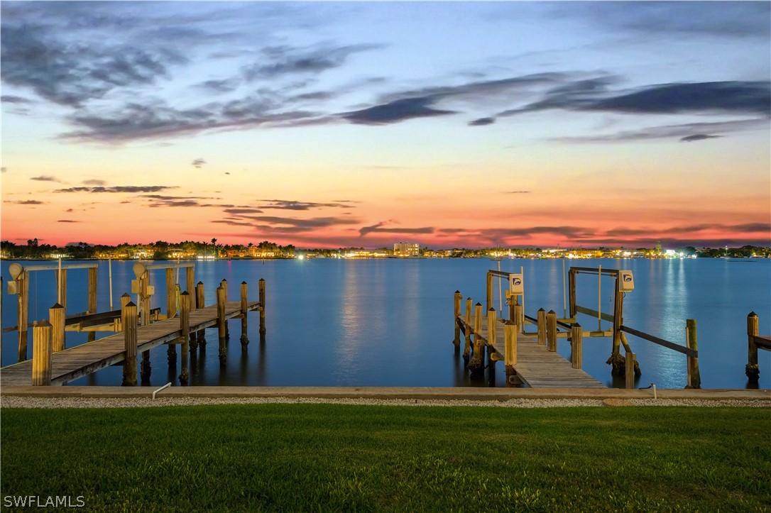 1535 Dolphin Ln., Naples, FL 34102