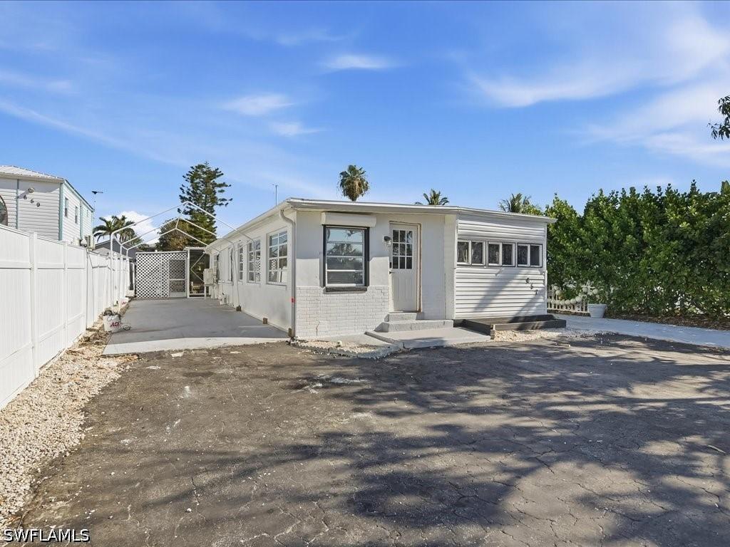 657 Palm Ave., Goodland, FL 34140