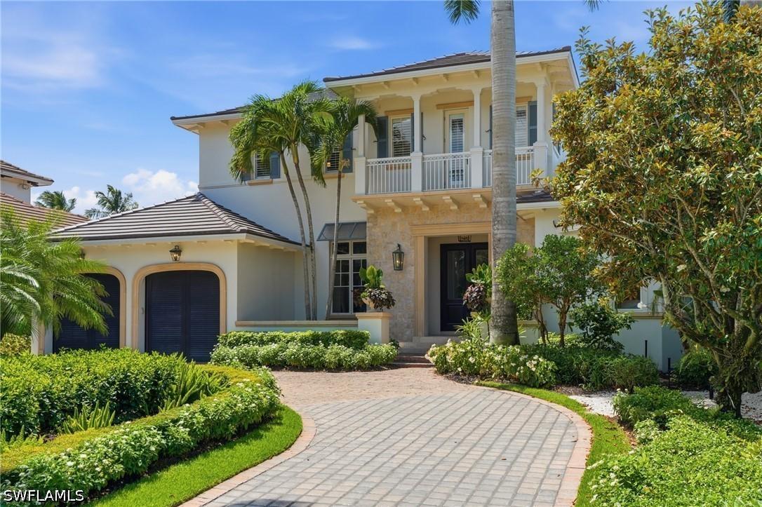 160 16th Ave., Naples, FL 34102