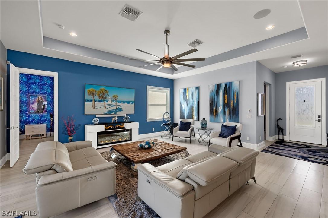 17 Willoughby Dr., Naples, FL 34110