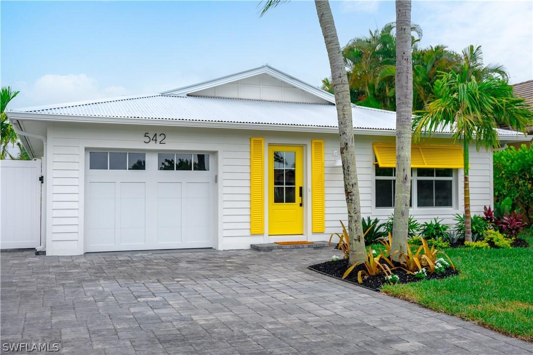 542 104th Ave., Naples, FL 34108