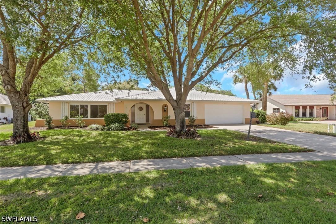 4255 Glasgow Ct., North Fort Myers, FL 33903