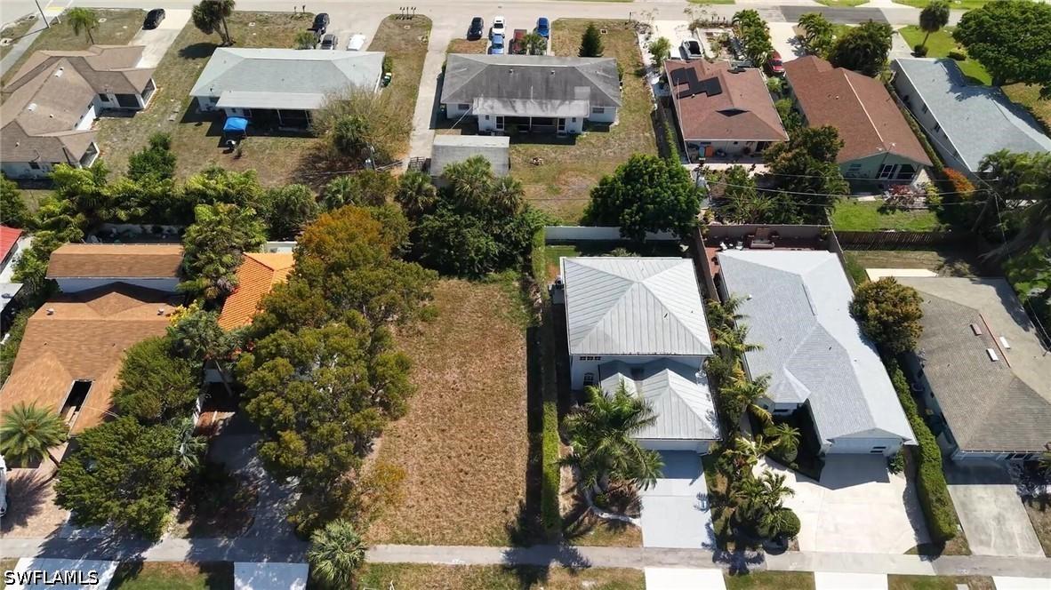 686 111th Ave., Naples, FL 34108