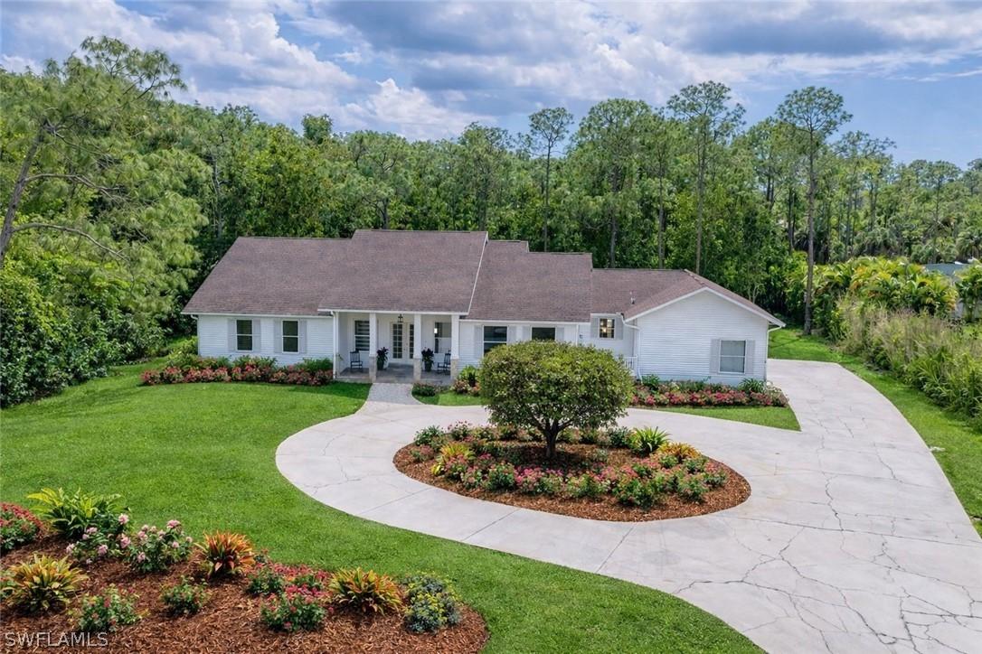 5790 Standing Oaks Ln., Naples, FL 34119