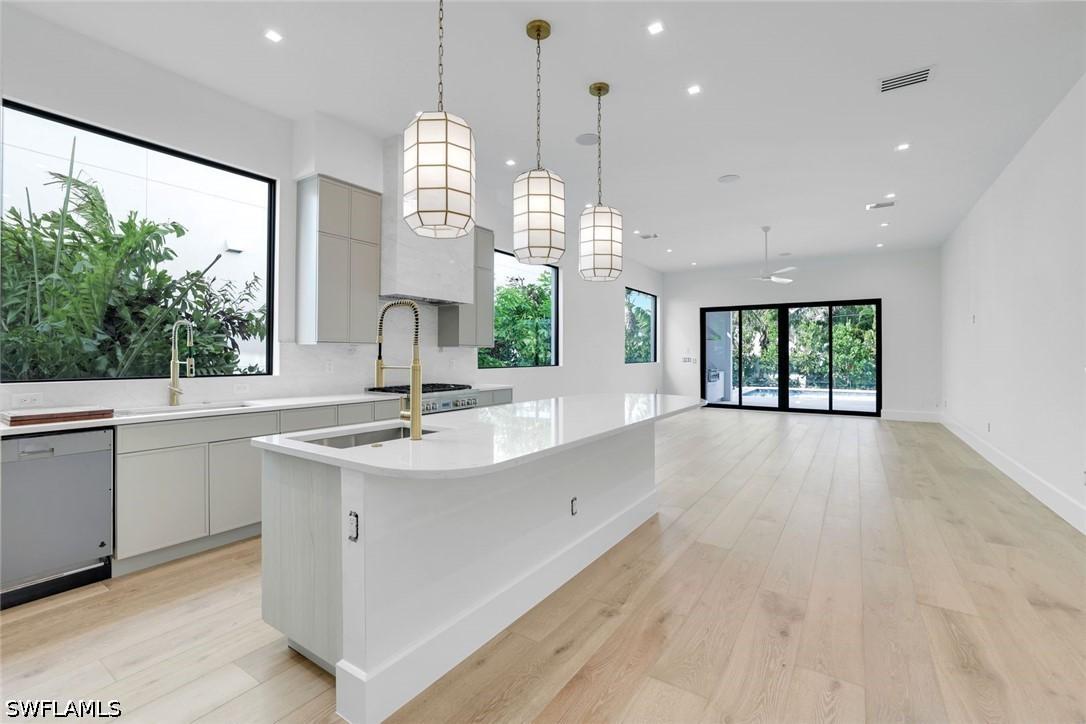 513 92nd Ave., Naples, FL 34108