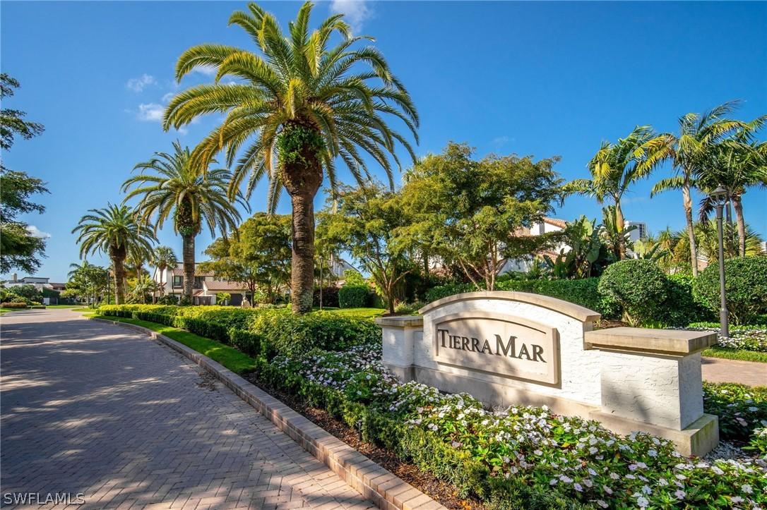 548 Tierra Mar Ln. #13, Naples, FL 34108