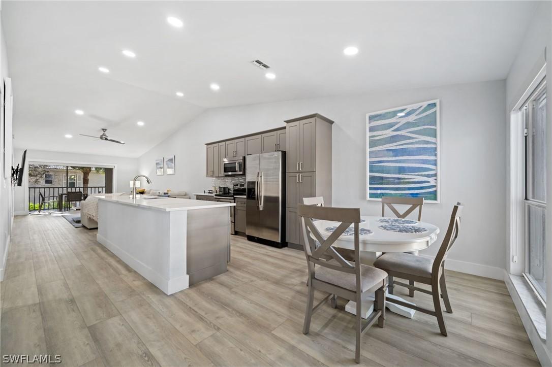 822 Gulf Pavilion Dr. #201, Naples, FL 34108