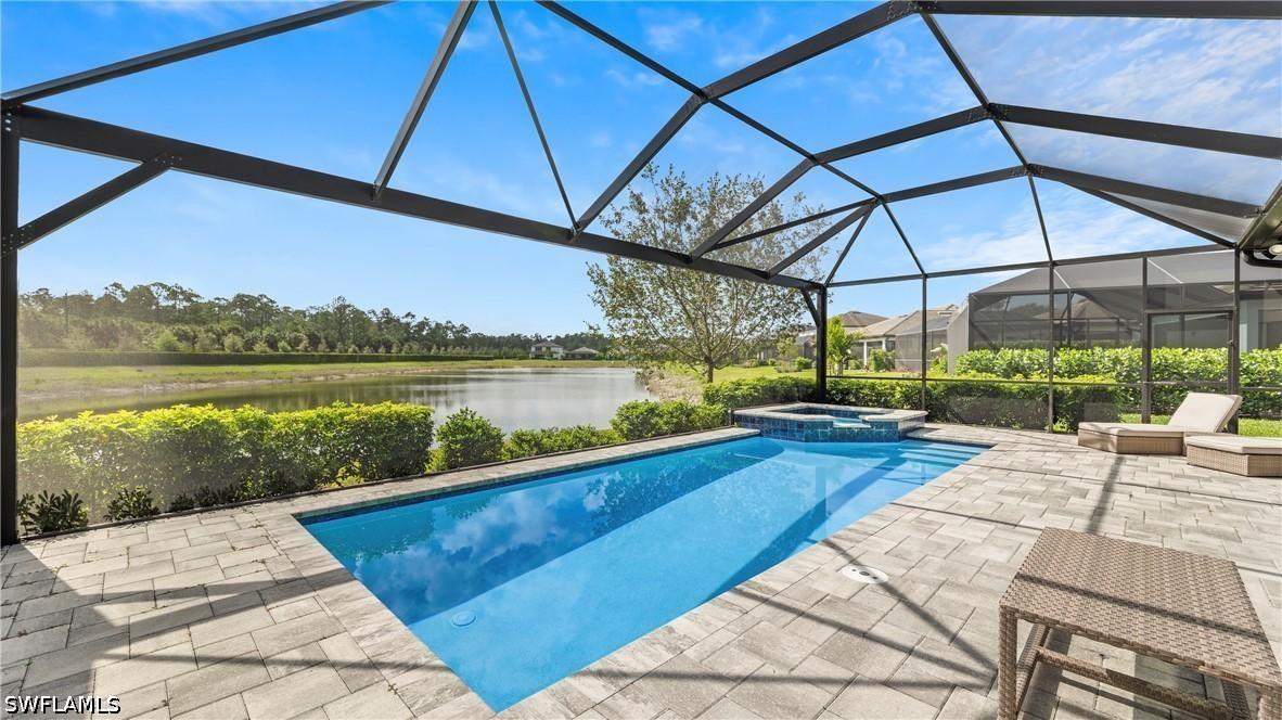 10428 Ventana Ln., Naples, FL 34120