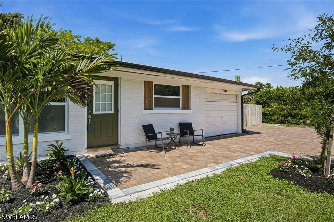 2300 Estey Ave., Naples, FL 34104
