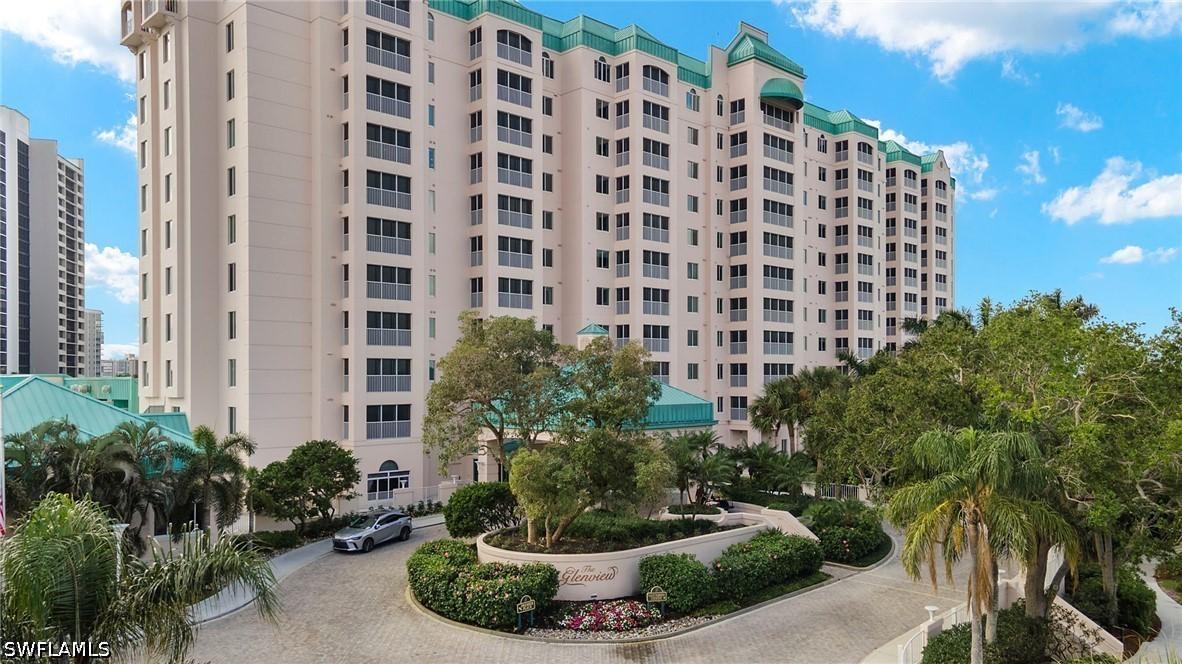 100 Glenview Pl. #202, Naples, FL 34108