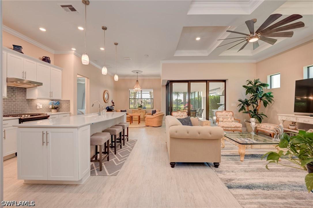 9712 Everglades Dr., Naples, FL 34120