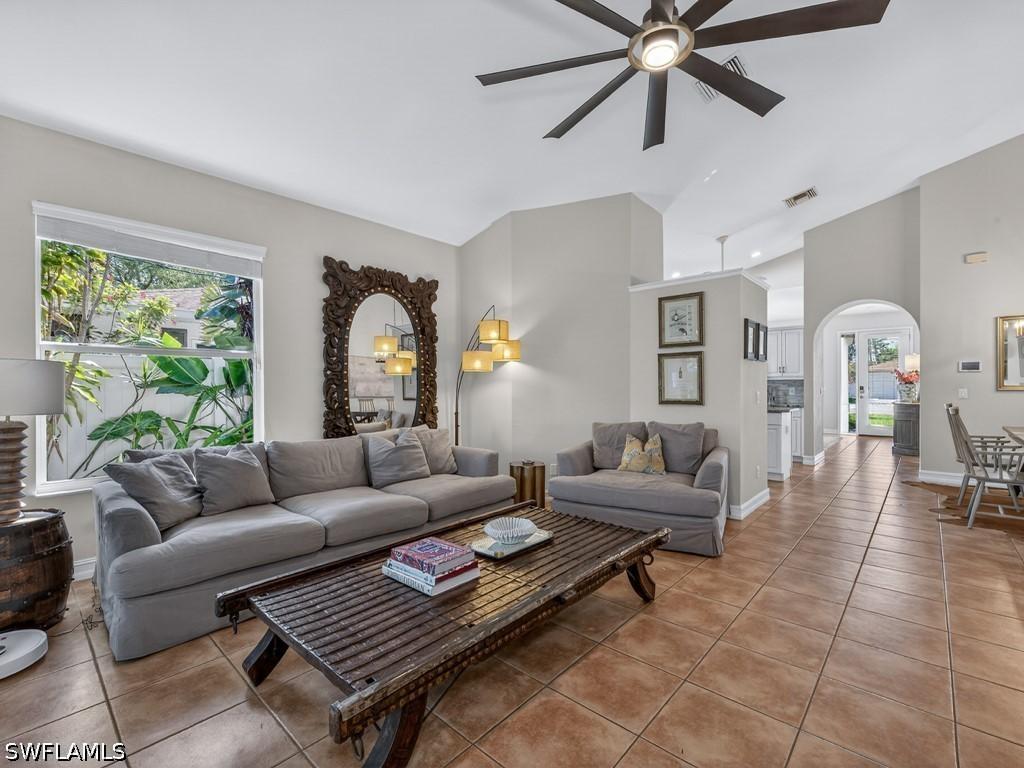 585 104th Ave., Naples, FL 34108